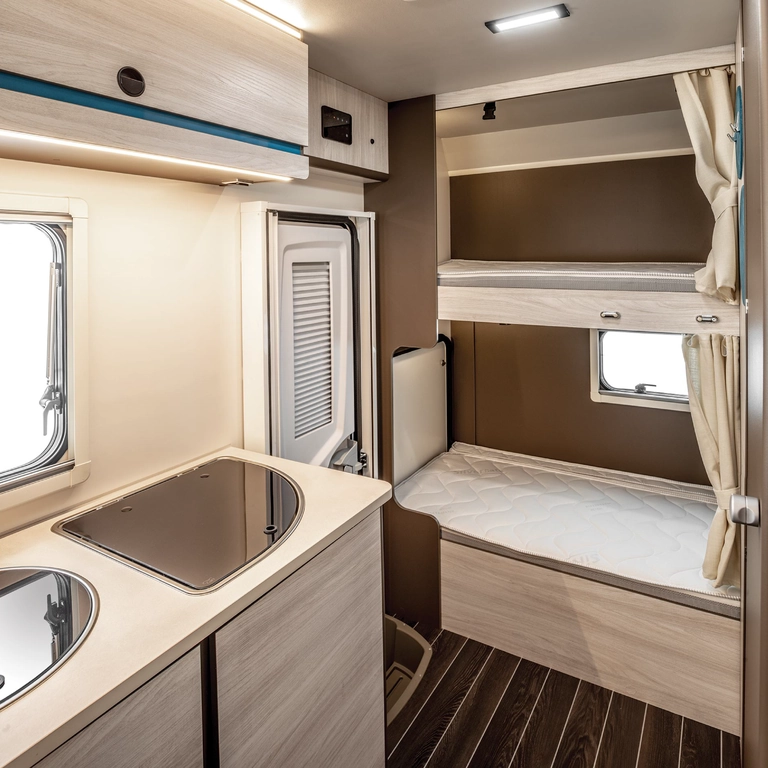 vehicule-de-loisirs/louer-un-camping-car-familiale/louer-un-camping-car-familiale/louer-un-camping-car-familiale_s.webp