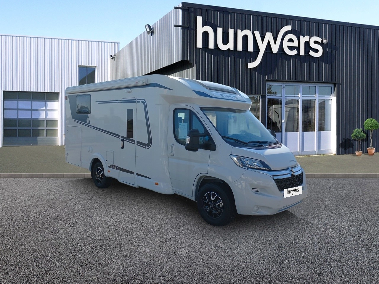 camping-car-etrusco-t6900-sb-location-hunyvers-2023-31412