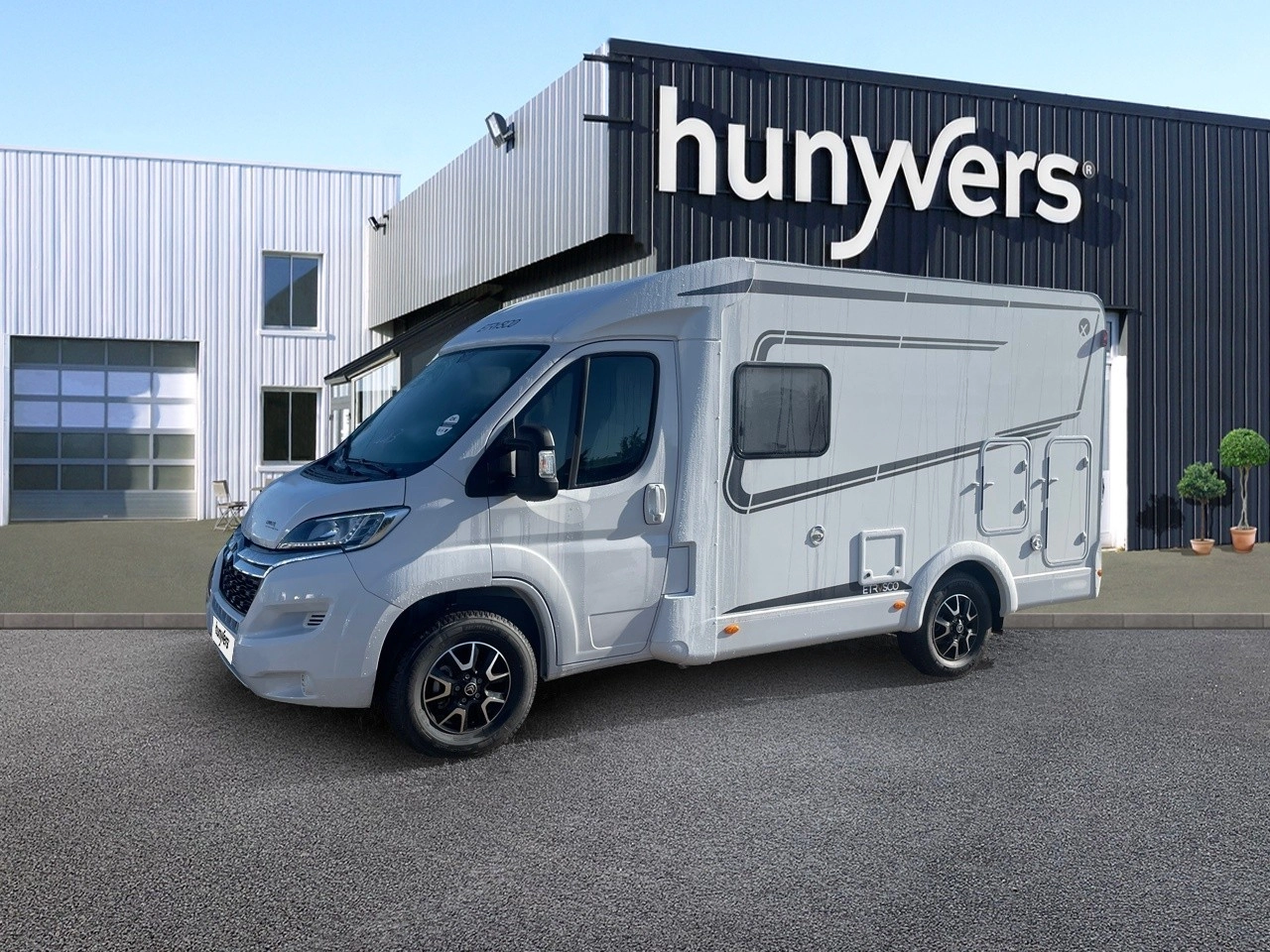 camping-car-etrusco-v5-9-db-complete-selection-location-hunyvers-2022-30948