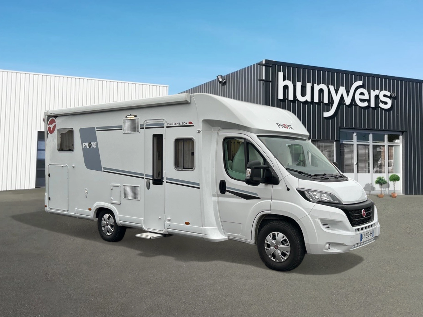 camping-car-pilote-p740-fgj-expression-2024-32736