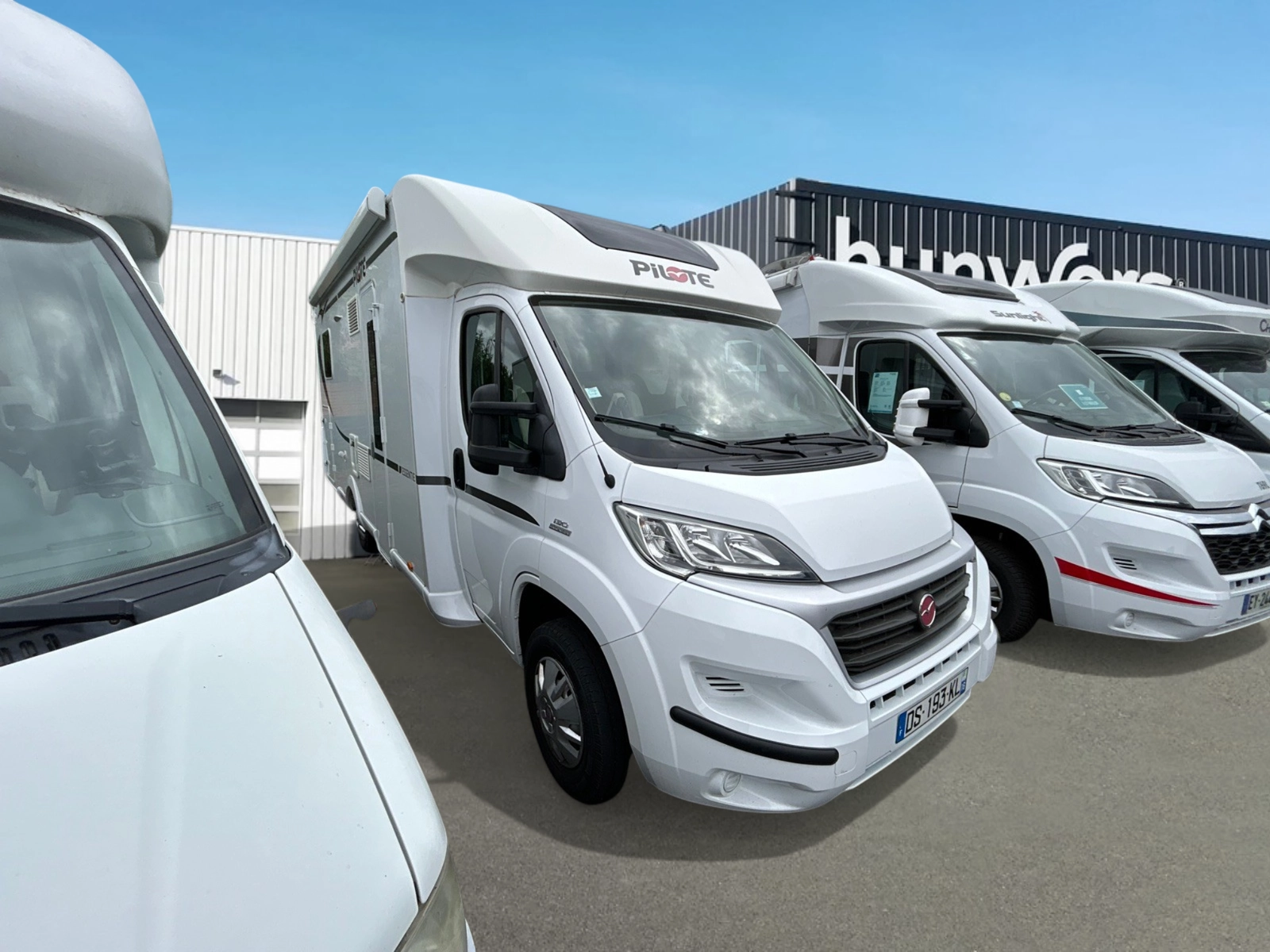 camping-car-pilote-p746-essentiel-2015-31532