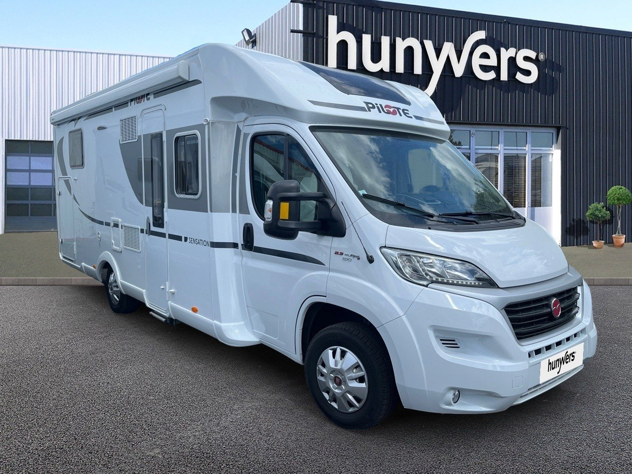 camping-car-pilote-p746-sensation-2017-30665