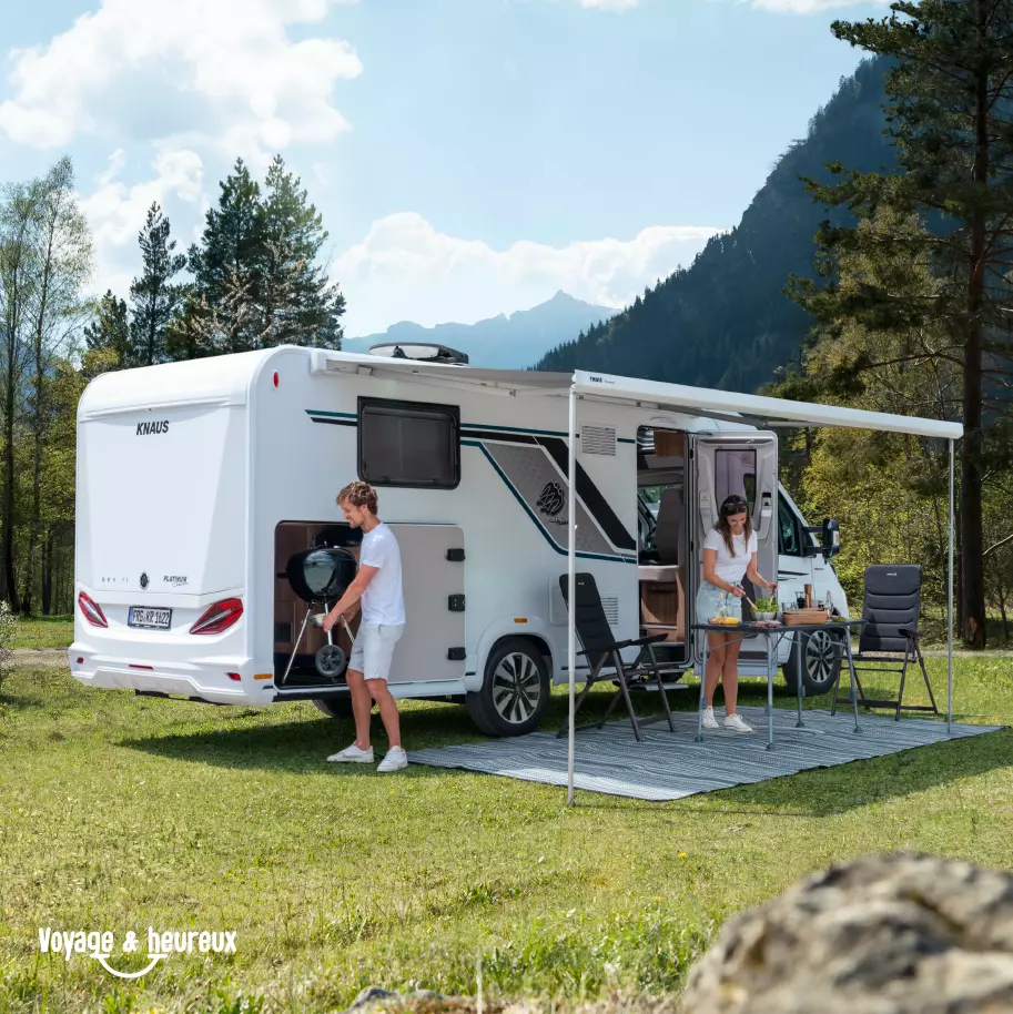 Guide d'achat : comment bien choisir l'auvent de votre camping-car